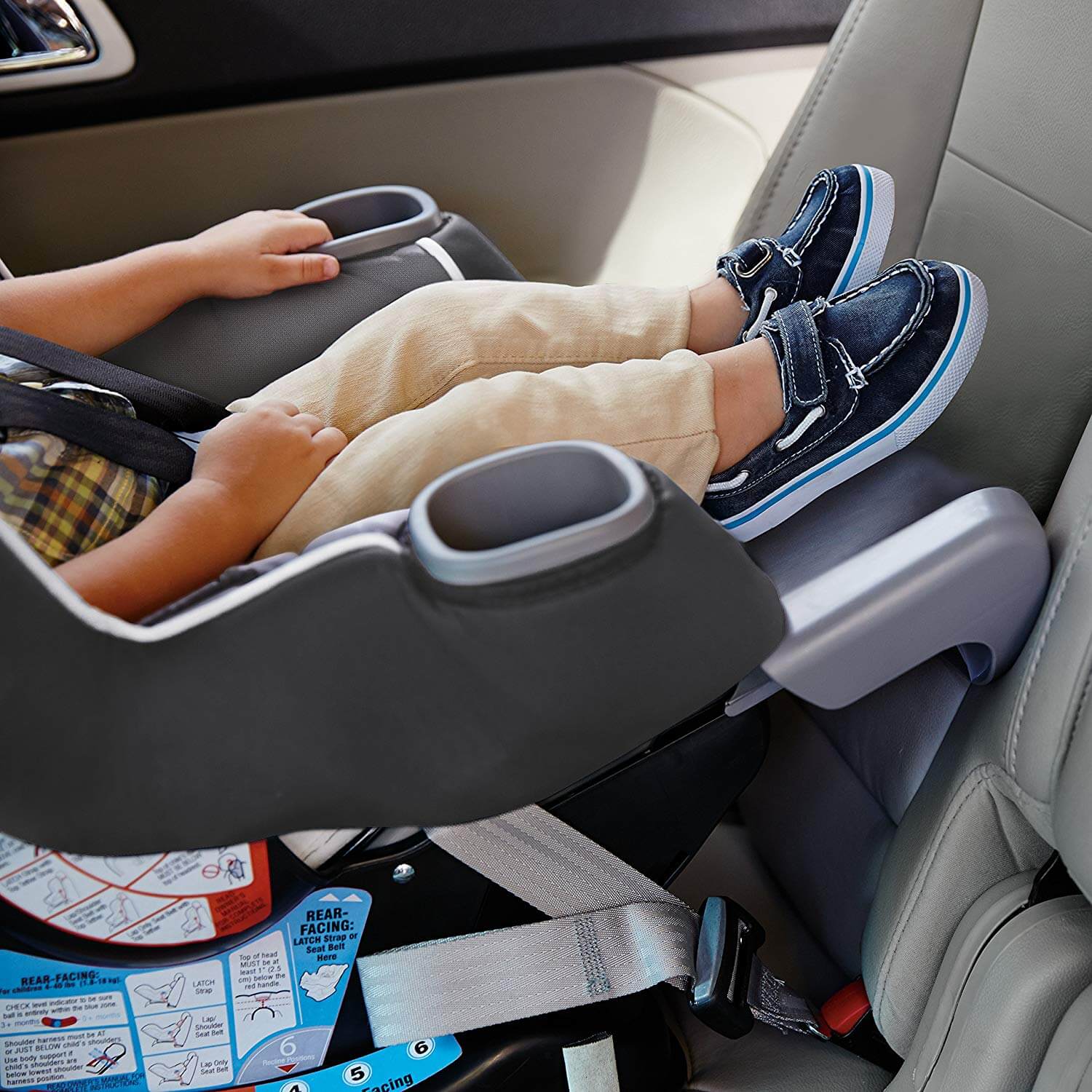 כסא בטיחות Graco Extend2Fit משולב המתאים לנסיעה עם ונגד כיוון הנסיעה.